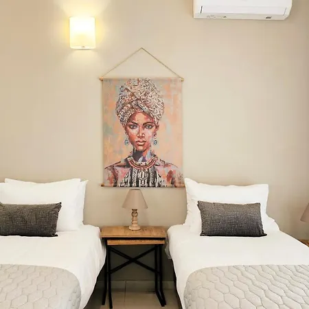 Phaedrus Living Ledras Residences 102 *